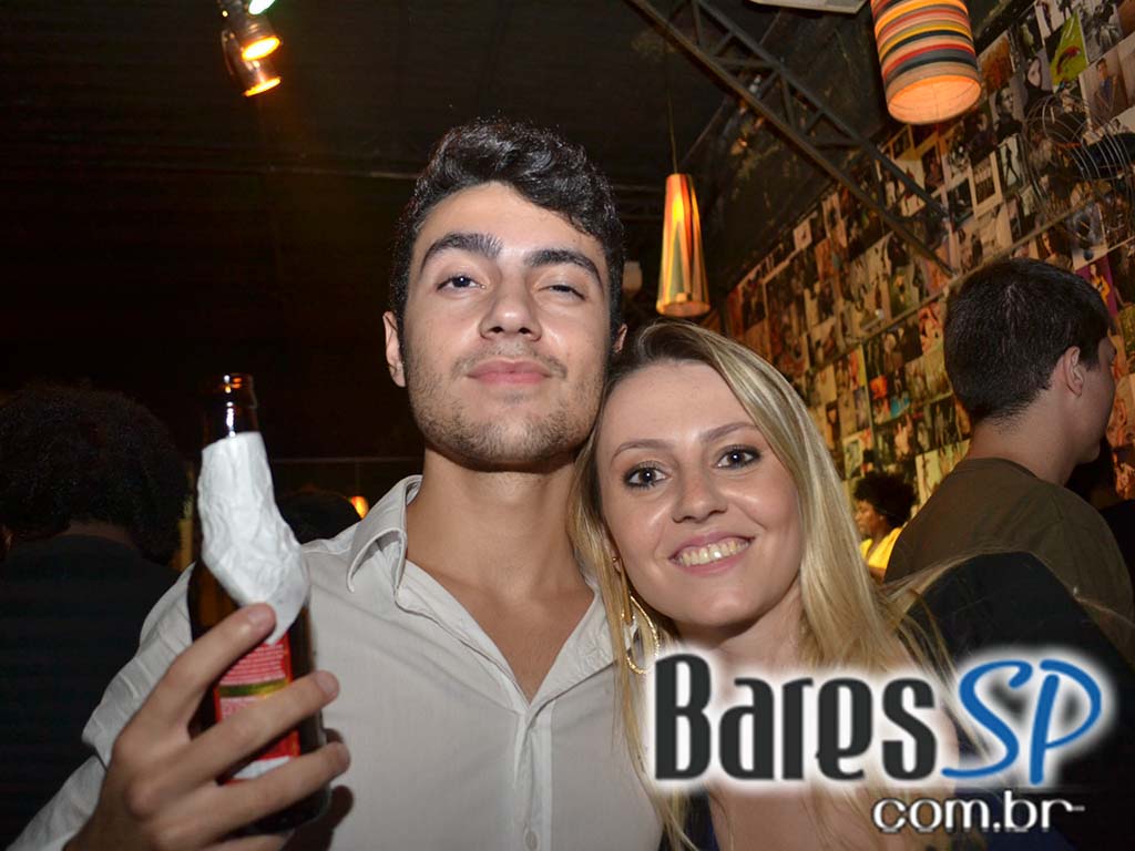 Dona Duda, Augusto Swing e integrantes de outros grupos se apresentaram em noite de samba-rock Dona Duda, Augusto Swing e integrantes de outros grupos se apresentaram em noite de samba-rock